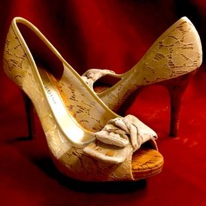 Christian Siriano - Lacey Lacey “White” Pumps w/Touches of Gold